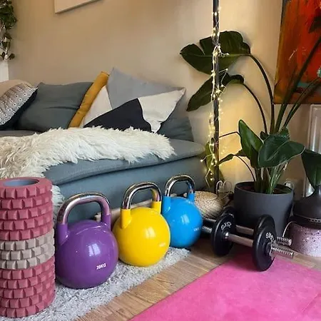 Central And Cozy Urban Jungle - Full